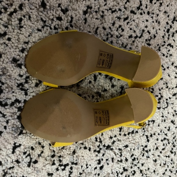 Yellow Quipid Platform Sandals size 9 - Picture 2 of 3